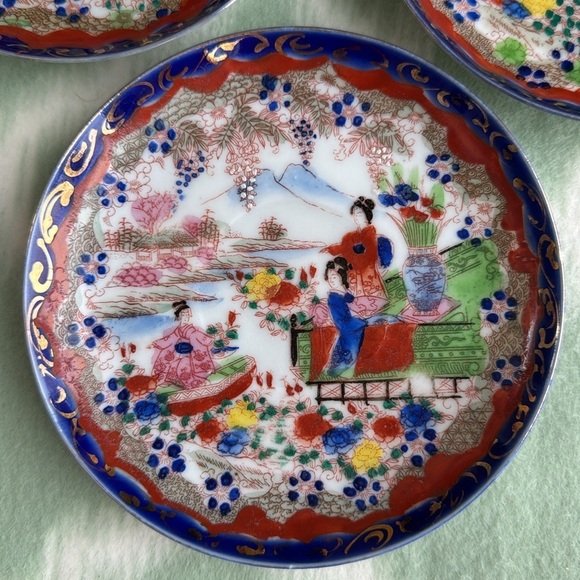 Vintage Japan Decorative Plates Set - Picture 3 of 8